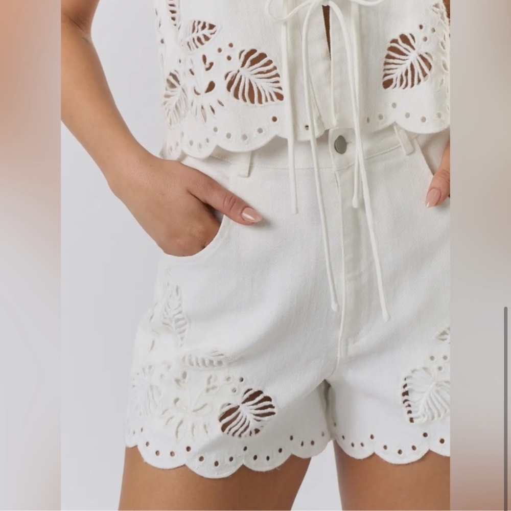 908. The Tropical Leaf Eyelet Sleeveless Top and Shorts Set - Picture 3 of 4